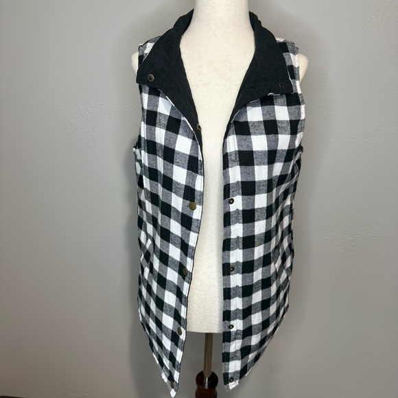 Sunshine & Rodeos Jackets & Blazers - Sunshine & Rodeos Sleeveless Buffalo Plaid Vest – Size Small